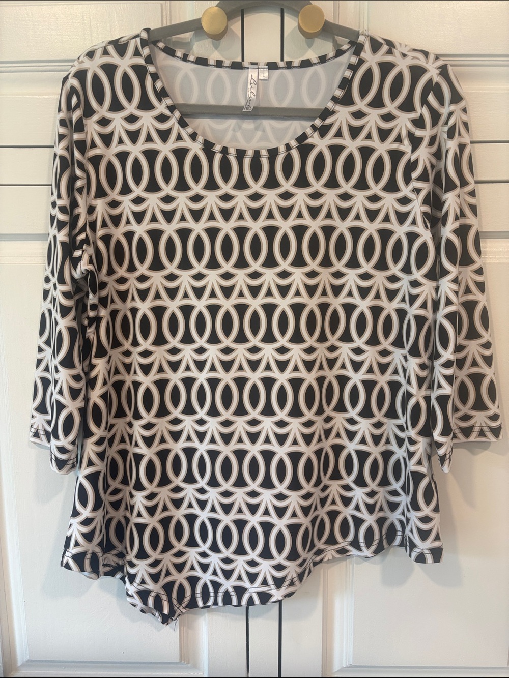 NWOT Lulu-B bias cut black and white geometric circle print 3/4 sleeve shirt